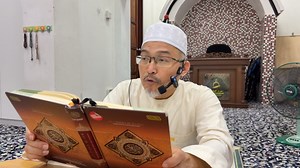 7.4K views · 196 reactions | Kuliah Subuh Tafsir Surah As-Sajdah bermula ayat ke-17 Bertempat di Surau At-Taufiqiyyah, Jalan 2/12 Taman Kajang Perdana, 43000 Kajang, Selangor Jangan lupa follow akaun Tiktok rasmi #UNO yang baru tau! Klik je link kat bawah https://www.tiktok.com/@ustaznik0mar?_t=ZS-8u8Cw8vq768&_r=1 | Ustaz Nik Omar | Facebook