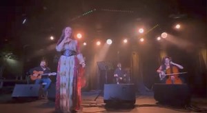 Opre Roma-Baxtalo Romano Dyes!-Happy International Roma Day! 1971-2024: az 53. Nemzetközi Roma Napot ünnepeljük ma!❤ A Nemzetközi Roma Nap nem csupán a roma közösség történelmére, nehézségeire és kihívásaira való emlékezésről, relfexióról szól: alkalmat ad arra, hogy elismerjük, ünnepeljük és támogassuk a roma kultúrát, értékeket és tradíciókat, a roma társadalom egészét. Természetesen fontosak a világnapok, fontos meghatározó napja a mai az évnek. Mi ugyanakkor abban hiszünk, hogy elveinkkért, 