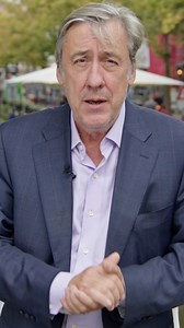 For hundreds of years, Vermeer has remained 'the great riddle of art history' but Andrew Graham-Dixon thinks he may have cracked it with his new definitive biography. See the full film and find the book here: https://www.waterstones.com/book/vermeer/andrew-graham-dixon/9781846147104 | Waterstones