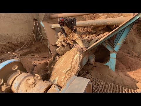 “Big Rock Crusher Machine: A Giant in Action “Big Rock crushing:A powerful Proc….