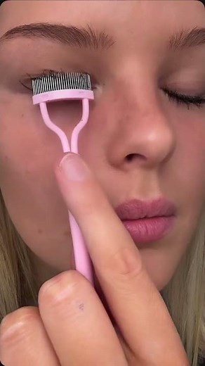 Clumpy mascara? Try this lash separator tool for perfectly fanned out lashes 💫