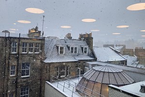 Edinburgh turned into stunning winter wonderland as snow falls in the Capital