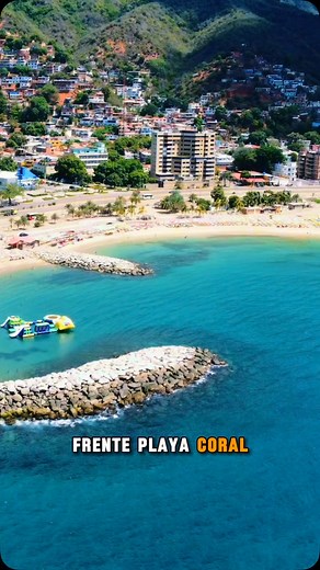 Paseando en Venezuela on Instagram: "Con la mejor ubicación del La Guaira, te traemos este apartamento que cuenta: 2 Habitaciones con lencería de cama, aire acondicionado, TV 📺 de 55 pulgadas Smartv, Disney y HBO. Baño 🛀 con agua Caliente. Sala y balcón con vista 👀 al mar 🌊 más hamacas. Cocina con implementos básicos para cocinar 🍴🥣más azúcar, sal, café 🧂☕️ jabón líquido etc. cava, toldo de 🏖️ y sillas. Playa al frente playa coral 🪸 bahia de los niños. 2 cuadras y media del súpermercado