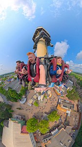 Freefall in which you stand: would you dare? 👀 Slowly you make your way to a height of 61 meter / 200 feet. The rotating vehicle gives a panoramic view. When it reaches the top you stand still a few seconds before plunging down. This was our nephew’s Jesse second droptower ever and we couldn’t be more proud. Located at Moviepark in Germany. 🇩🇪 #movieparkgermany #germany #themepark #freefall #drop #adrenaline #scary #height #fear | Themepark_Explorers