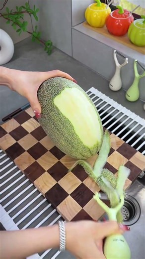 Smart Roly-Poly Peeler 🥕 Perfect Thin & Even Peeling!