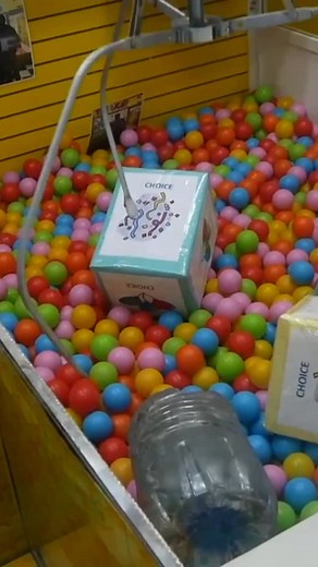 567 reactions · 4 comments | GIANT Cash Claw Machine! 螺 | Carson Claws | Facebook