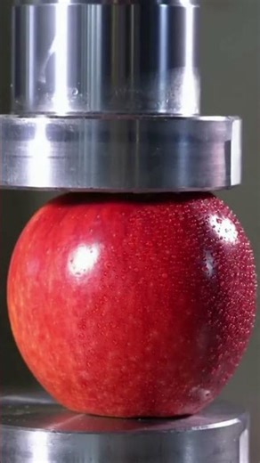 The apple EXPLODES the moment the press touches it… insanely juicy #satisfying #crushingtime