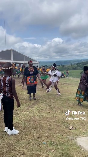 #Mkhulandle#umhlonyane#lamasiswa#masiswa #sweet16party