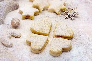 Jak připravit linecké těsto a jak ho vyválet. Čím linecké cukroví naplnit a kdy linecké slepovat, aby mělo na Vánoce tu správnou chuť