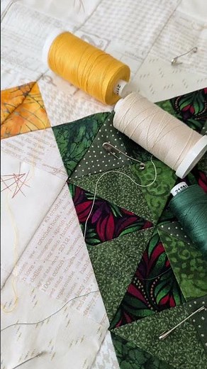 Mini Tree Wall Hanging #christmasquilt #quiltpatterns #beginnerfriendly