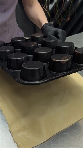 Mini Snickers Ice Cream Pie! Small pie, big Snickers energy 🍫🥧 #fblifestyle | Chefclub Network