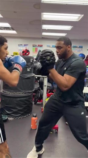 Another day in the office #boxing🥊 #boxingcoach #beginnerboxing