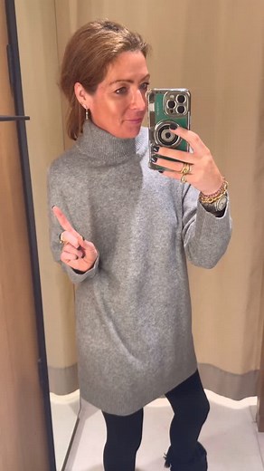 TRY ON! In @mango and a jumper try on. Apologies for the random leggings - I’ll be honest, I couldn’t be bothered to take my boots and leggings off as it was in the airport. BUT you can get all of these at home and actually I don’t think the price difference is that great between pounds and euro. Sizing is a bit wonky as per usual 🙈 And yes they are jumper dresses and not long jumpers obvs. All links over on stories | Does my bum look 40