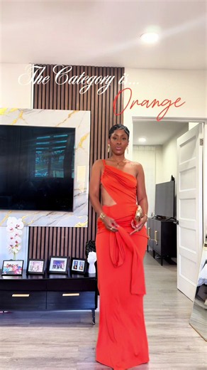 🍊 Orange you glad summer gave us an excuse to wear more color? Orange has slowly become one of my favorite colors to wear this time of year. Whether it’s a full orange dress or just a pop of orange in the print, it’s such an easy way to brighten up your wardrobe. It pairs beautifully with so many colors, looks amazing on just about every skin tone, and somehow always makes an outfit feel more elevated. I’m 5’4”, 130 lbs, and wearing an XS/S in all of these dresses. Everything is linked in my LT