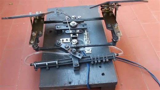 高级自制飞行模拟脚舵Diy rudder pedals with differential brakes and damper.
