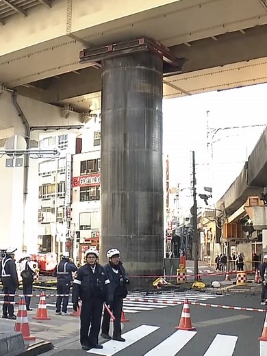 道路突き抜け…巨大な柱が突如出現 大阪市・北区 #tbs #tiktokでニュース | osaka