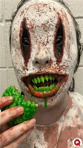 Horror Transformation: Neon Monster eating a Green Brain! 🧟‍♂️💚#HorrorMakeup #SFX #Halloween2026