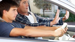 Passer son permis de conduire à moindre coût, c'est possible - RTBF Actus