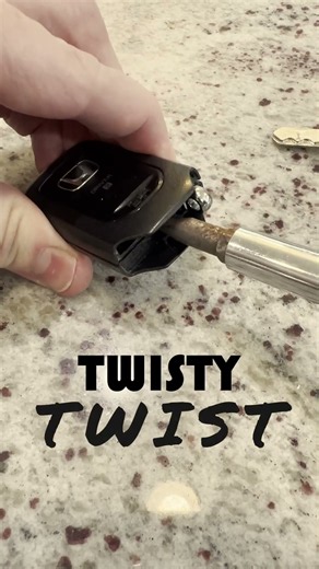 Changing an Accord Key Battery is SUPER Easy