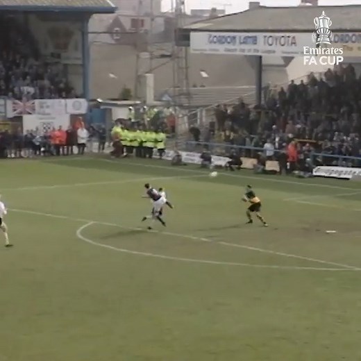 When Chesterfield FC reached the semi-final of the FA Cup... 👀 The Spireites beat fellow third-tier Wrexham AFC 1️⃣-0️⃣ in the 1997 quarter-final, thanks to a brilliant lob by Chris Beaumont 🙌 | The Emirates FA Cup