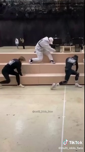 SF9 Fantasy Dance Performance at Kingdom | Kpop Choreography