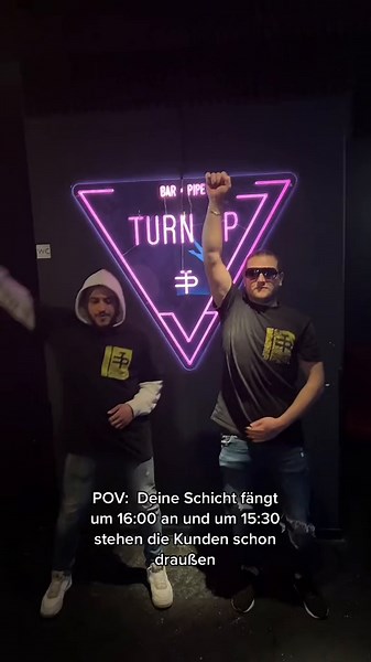 Das beste Team in ganz Berlin. Die Turn up Bar in der Kantstr 102, 10627 Berlin📍📍😂. #lutstig #berlin #bar #turnup #tiktok #drinks #shisha #love #foryou #goodvibes #berlincity