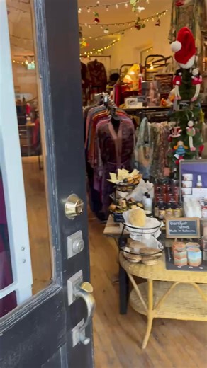 Twitchin Threadz & Company Inc. on Reels