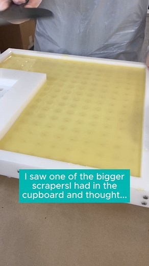 Big scraper demo - ASMR lip balm | Eclair Lips - eclairlips.com