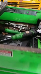 Wasn't going to post this because this diff service was actually clean. But alas, from the drafts. For my own health this has no current bearing #cars #machine #engine #garage #brake #breakeisc #automotive #autoservices #oilchange #service #carservice #carrepair #reels #reelsfb #brakeRepair #fypシ゚ #fypシ゚viral #mechaniclife #autorepair #carcare #mechanicproblems #automotiveexpert #fixitright #garagelife #engineexpert #cartroubleshooting #mechanicadvice #fypシviralシ2025 #howto #How | Mechanic Link