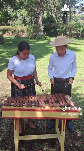 ¿Porqué será, que en Sololá?#Guatemala #guíadeturistas #elbarretal #fincaelbarretal #turismo2023 #marimba #Sanvicentepacaya #palin #solola #chapinlandia #lagodeatitlanguatemala #chapinlandia #mujer #Porquéserá