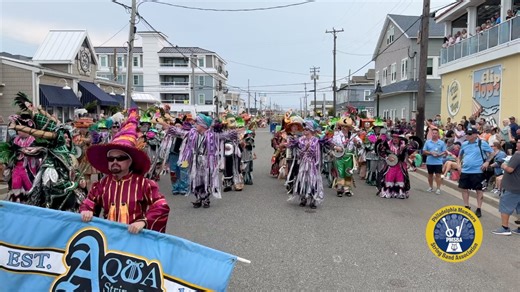 From this year’s New Year’s in North Wildwood Parade, here’s the Aqua String Band with “Yakety Sax.” 🎷 | Philadelphia String Band Assn.