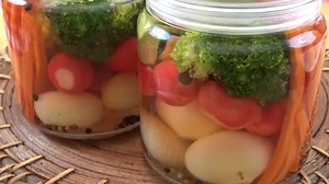 Cómo hacer encurtidos caseros en vinagre | Receta muy fácil