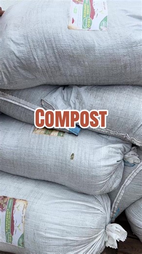 Compost naturel – 100% tunisien 🇹🇳 Sac 100 L | Prix : 25dt Compost naturel de haute qualité, idéal pour améliorer la structure du sol, favoriser l’enracinement et stimuler la croissance des plantes potagères, fruitières et ornementales. Avantages : – 100% naturel – Améliore la fertilité du sol – Favorise une croissance saine – Convient à tous types de plantes 📍 Vente sur place uniquement – Pépinière Zouari, Kalaâ Kebira 📞 56692607 – 52692607 ⸻ 🇹🇳 كمبوست طبيعي 100% تونسي 🇹🇳 كيس 100 لتر | 