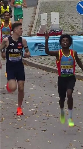 Seare’s last second upset vs Ingebrigtsen for 5km #WorldRoadRunningChamps gold 🫨