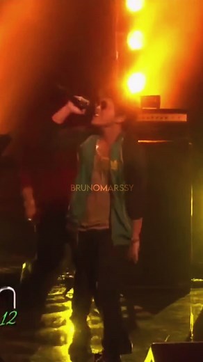 Bruno Mars Performs 'Locked Out Of Heaven' on the Ellen Show