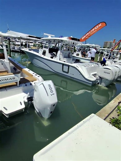Sarasota Boat Show – Caymas 29 CT Catamaran Unveiled | YachtBuying101.com