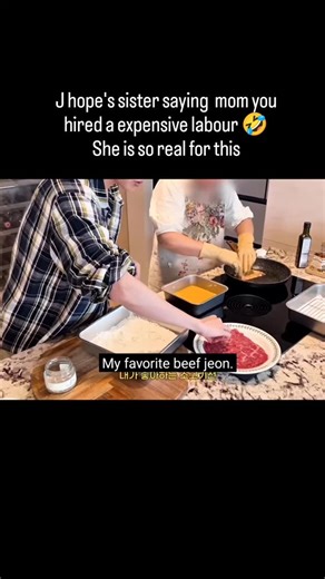 JHope is cooking with his mother ❤️✨ aur hamare yaha toh ladke ko kitchen mein jane hee nehi dete hein 🤐 #bts #foryou #reels #viralreels #trendingreels #junghoseok #taehyung #jungkook #jhope #jimin #jhope | Btsarmyfanpage