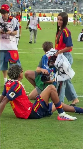 Yamal’s Celebration Kiss Goes Viral After Spain’s World Cup Triumph! 💋🏆