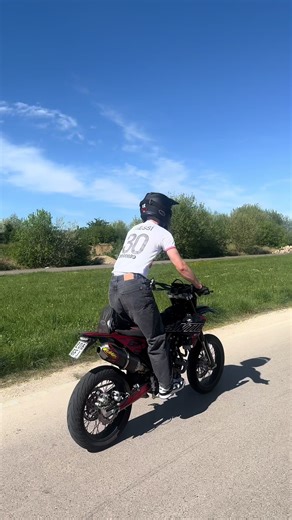 Fantic XMF 125 Supermoto Wheelie