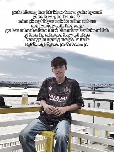 Miami Style: Outdoor Fashion by the Water