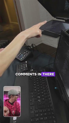 How to Read Live Chat and Look at the Camera (Teleprompter Trick)