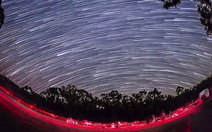 16K views · 477 reactions | BEAUTIFUL STARS Watch this amazing time lapse of the night sky over Australia. The stars move differently in the southern hemisphere. | FOX 26 Houston | Facebook