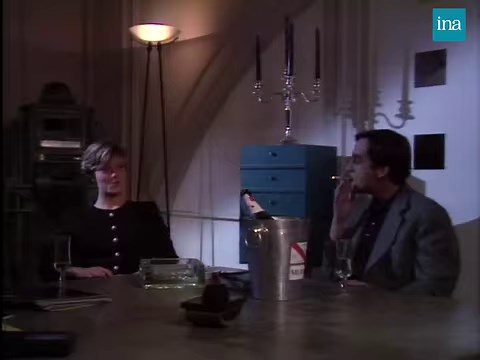 GRETA ET CUBA ⭐🎬 «Je suis très exigeante comme actrice, très critique». À Paris pour la promotion du film "La route de Nairobi", Greta Scacchi évoque son rapport aux réalisateurs. Interrogée par Thierry Ardisson sur ses vacances à Cuba, elle confie également son intérêt pour le socialisme établi dans le pays. > Thierry Ardisson dans "Bain de Minuit" | La Cinq | 19/02/1988 | INA Arditube