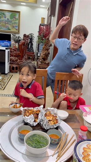 Good dad punishes biased stepmother for not letting the boy eat chicken #shortvideo