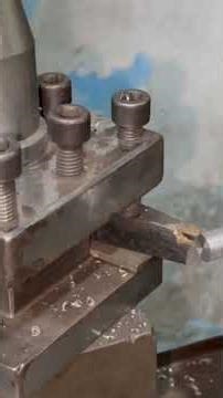 How to cut a thread on a manual lathe machine built thread #lathemachine #thread #fail #foryou