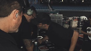 The moments before the show begins aka what *REALLY* goes on behind the scenes while Queen's playing and you're all singing Bohemian Rhapsody 🐰💥 watch the full vid https://youtu.be/sf5GwEfmXwo 🎥 Ryan Baxley | Green Day