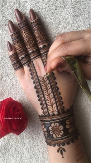 Beautiful And Easy Mehndi Design ! #mehndi #henna #mehndidesign #shorts
