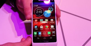 Motorola DROID RAZR M Hands-On - SlashGear