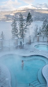 ⛰️ Get ready for BIG mountain vibes! Chase legendary POW that’ll leave your legs happily exhausted (worth it 💪). But the fun doesn’t stop on the slopes — your Powder Highway adventure is packed with way more winter experiences to do. ⁣ ⁣⁣ ⁣Photos by Ashley Voykin, Kari Medig, Mitch Winton & Ryan Creary⁣ ⁣#powderhighway #kootrocks #explorebc⁣ ⁣⁣ ⁣❄️ Revel in a soothing soak in Radium Hot Springs ❄️ Ski/Ride at Revelstoke Mtn Resort ❄️ Nordic Skiing in Castlegar ❄️ Enjoy the waters at the Indigen