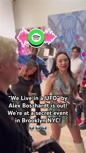 Alien Artist and Photography Mixer #meaningoflife #cybercore #piano #music